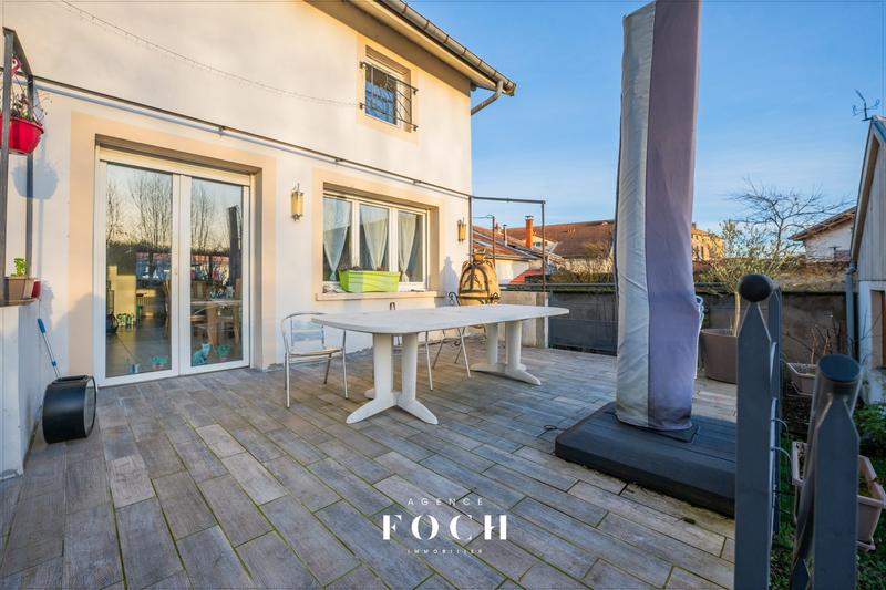 Maison - 290 m² - 8 pièces