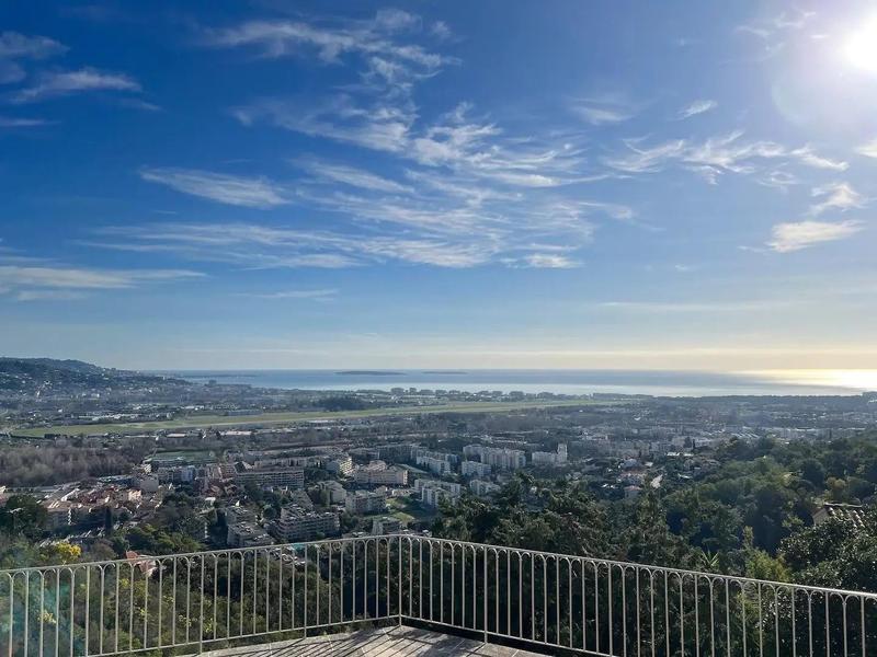 Maison - 307 m² - 7 pièces