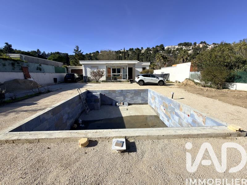 Maison - 179 m² - 5 pièces