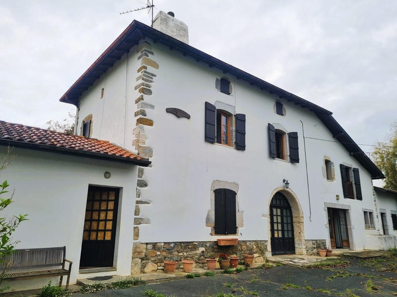 Propriété - 271 m² - 8 pièces