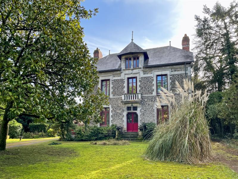Maison ancienne - 215 m² - 9 pièces