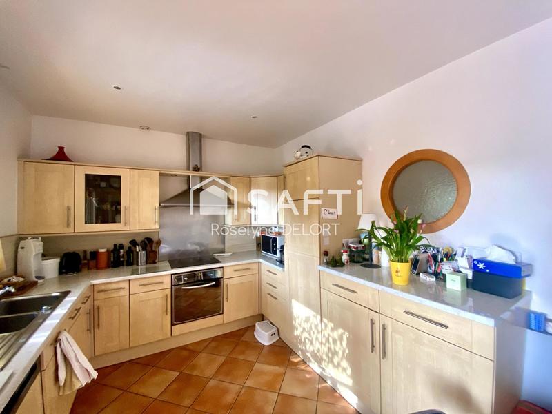 Maison - 223 m² - 8 pièces