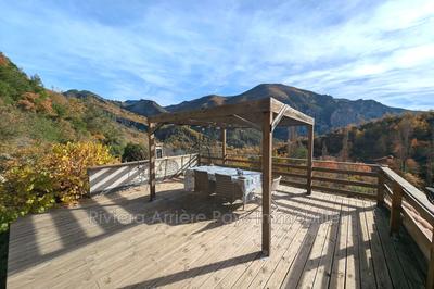 Maison - 212 m² - 9 pièces