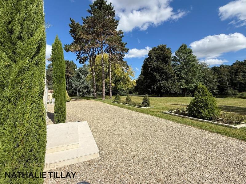 Maison de maîtres - 365 m² - 12 pièces