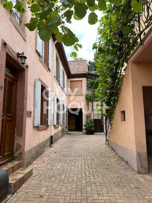 Maison - 201 m² - 8 pièces