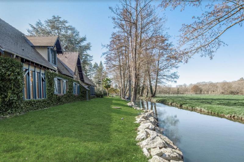 Propriété - 240 m² - 7 pièces