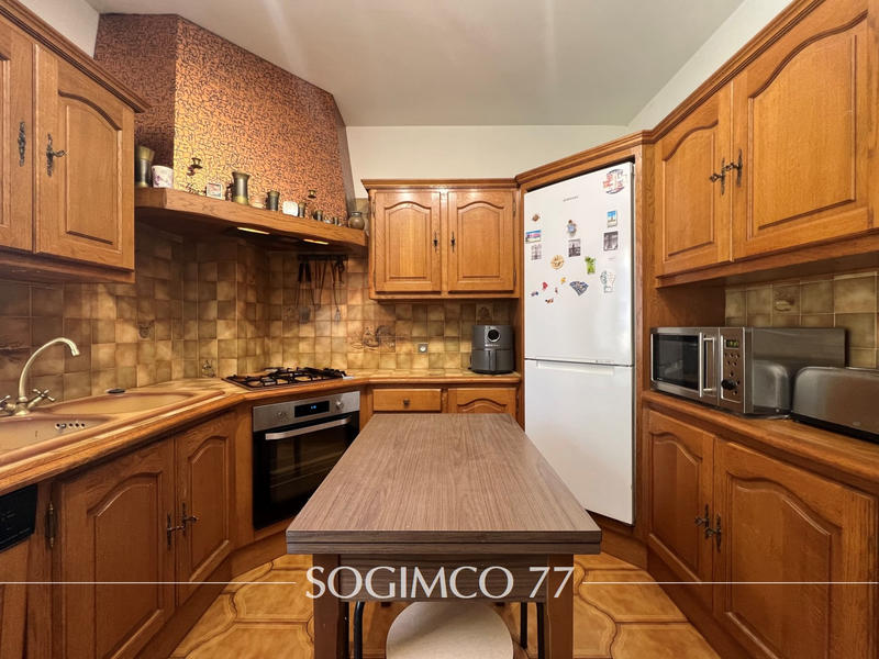 Maison - 183 m² - 8 pièces