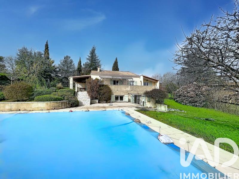 Maison - 182 m² - 6 pièces