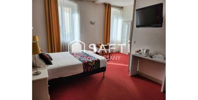 Local commercial - 1 600 m² - 35 pièces