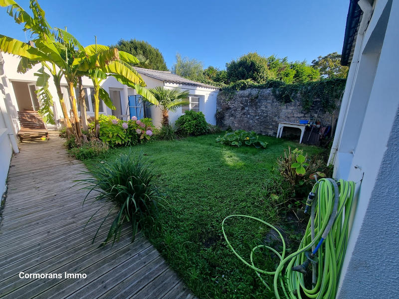 Maison - 240 m² - 11 pièces