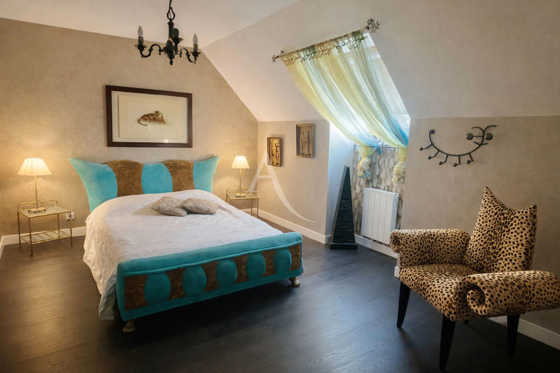 Maison - 245 m² - 7 pièces