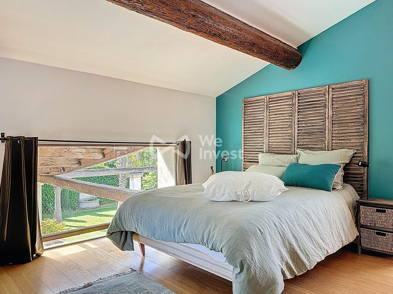 Maison - 220 m² - 8 pièces