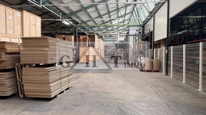 Entrepôt - 2 200 m²