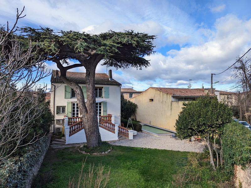 Maison - 250 m² - 8 pièces