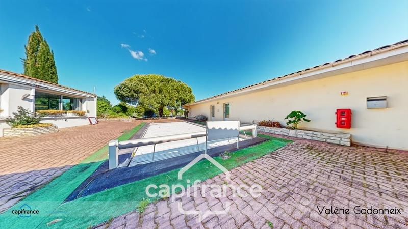 Propriété - 765 m² - 23 pièces