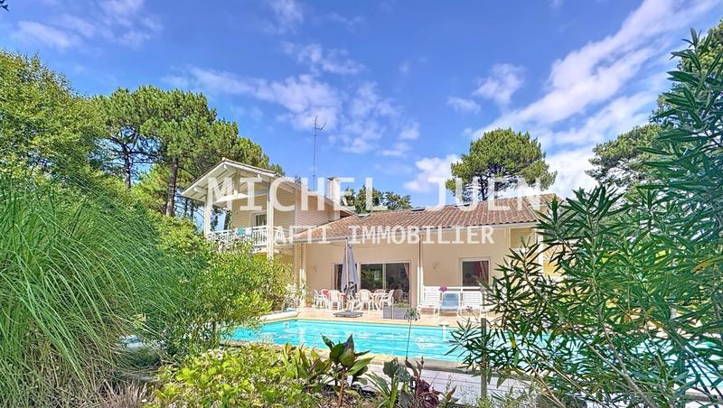 Maison - 205 m² - 6 pièces