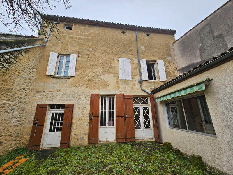 Maison - 220 m² - 10 pièces
