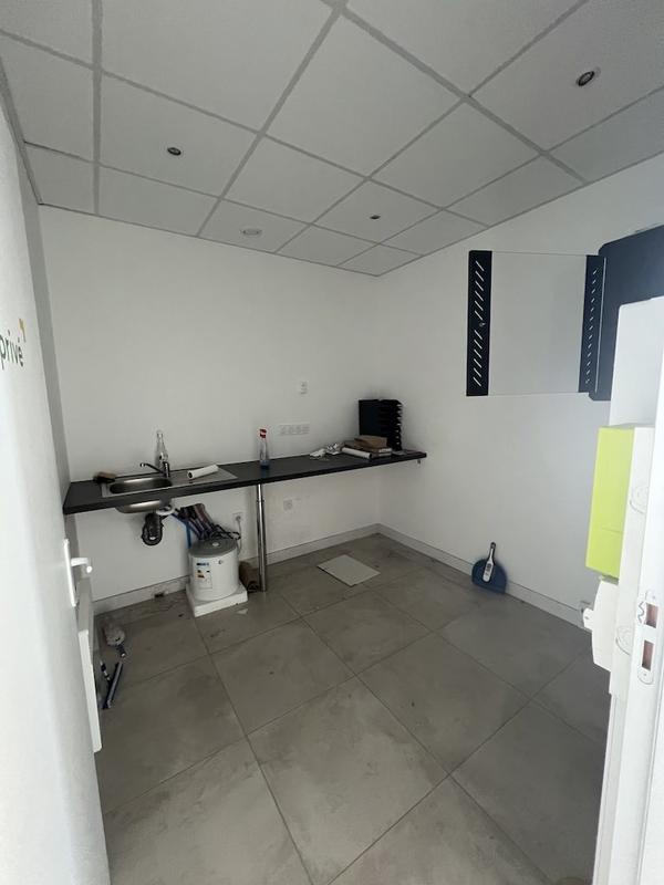 Local commercial - 187 m² - 3 pièces