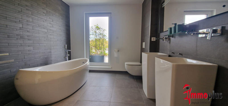 Maison - 192 m² - 6 pièces