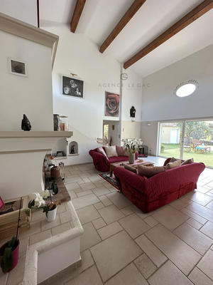 Maison - 250 m² - 6 pièces