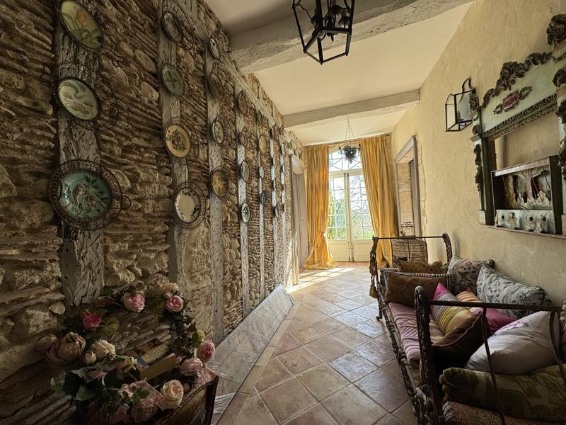 Maison - 654 m² - 16 pièces