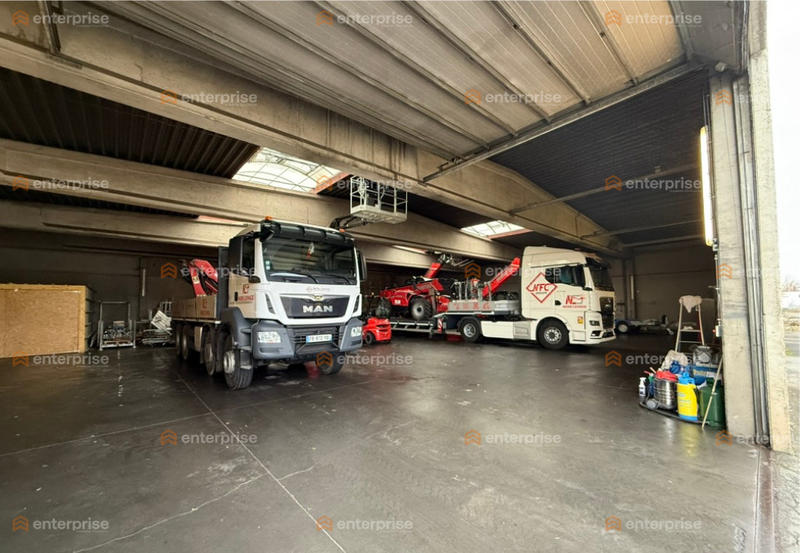 Local d'activité / Entrepôt - 700 m²