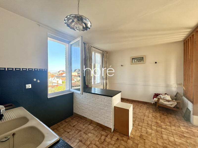 Maison - 210 m² - 12 pièces