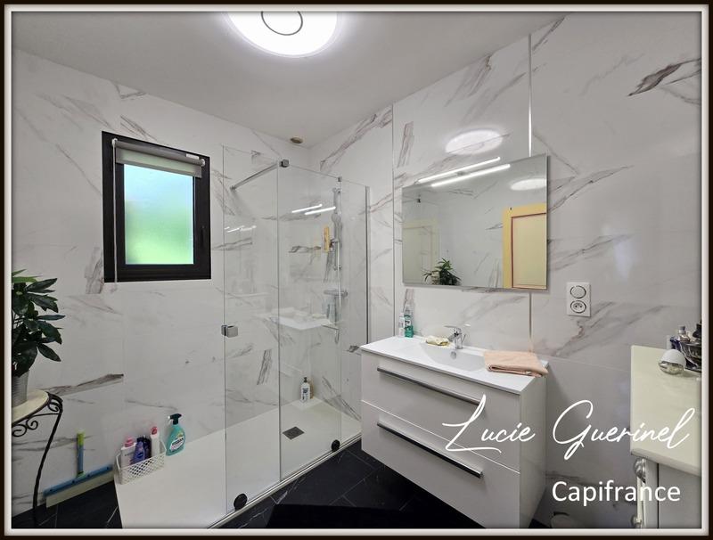 Maison - 246 m² - 10 pièces