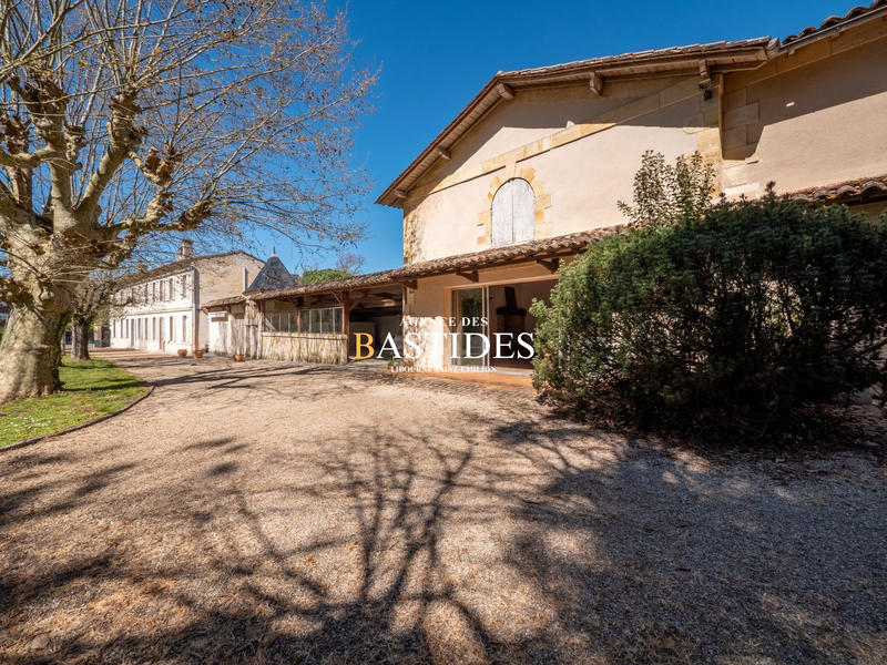 Maison - 474 m² - 9 pièces