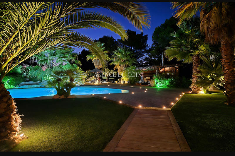 Villa - 300 m² - 7 pièces