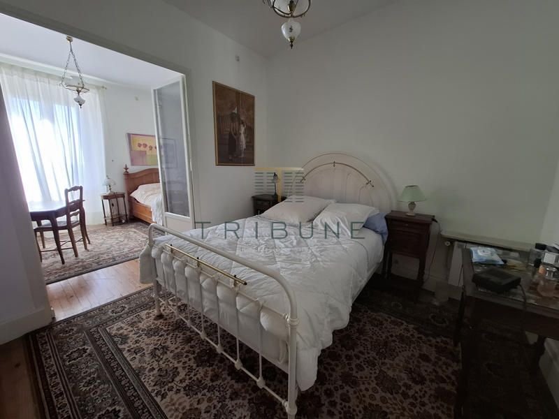 Maison - 325 m² - 12 pièces