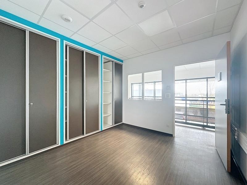 Bureau - 143 m² - 7 pièces