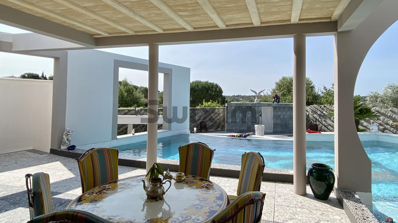 Villa - 377 m² - 8 pièces