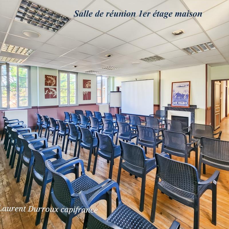 Local d'activité / Entrepôt - 1 051 m² - 12 pièces