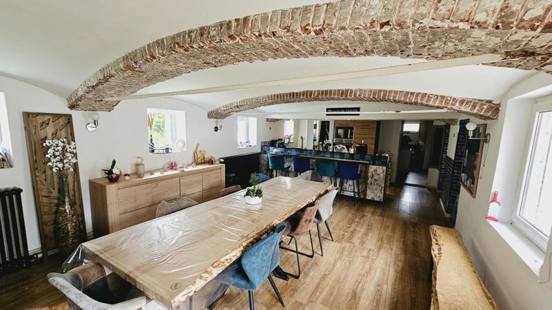 Corps de ferme - 222 m² - 9 pièces