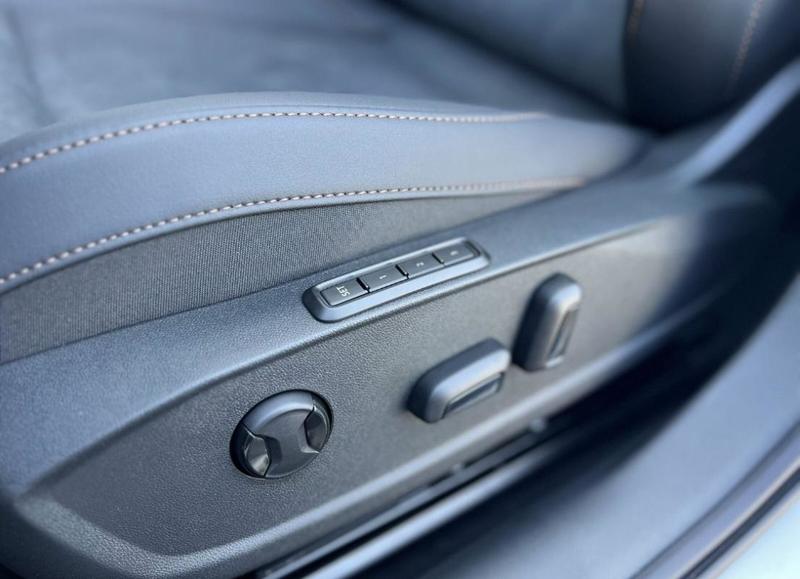 Cupra Leon St Vz 272 Hybrid Rechargeable / Toit Pano Ouvrant Coffre et Seieges Elec Keyless Sennheiser