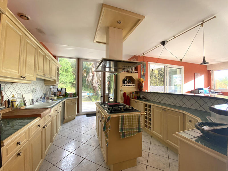 Maison - 316 m² - 8 pièces