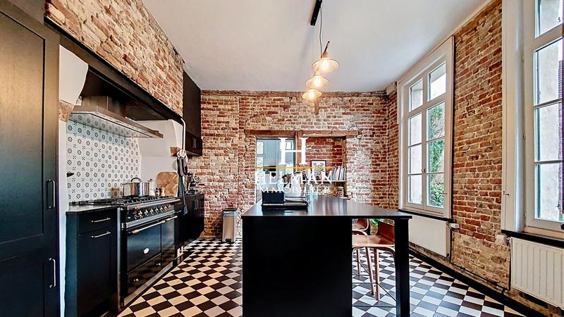 Maison - 226 m² - 7 pièces