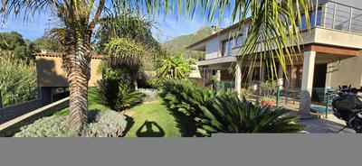 Maison - 360 m² - 12 pièces