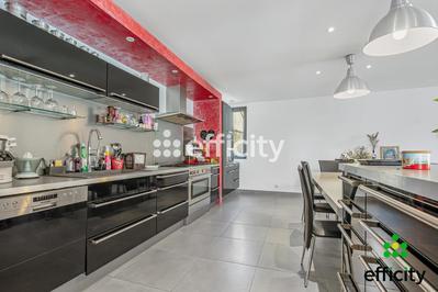 Demeure - 338 m² - 7 pièces