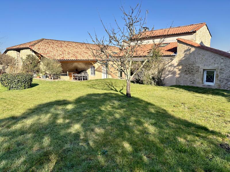 Maison - 220 m² - 8 pièces