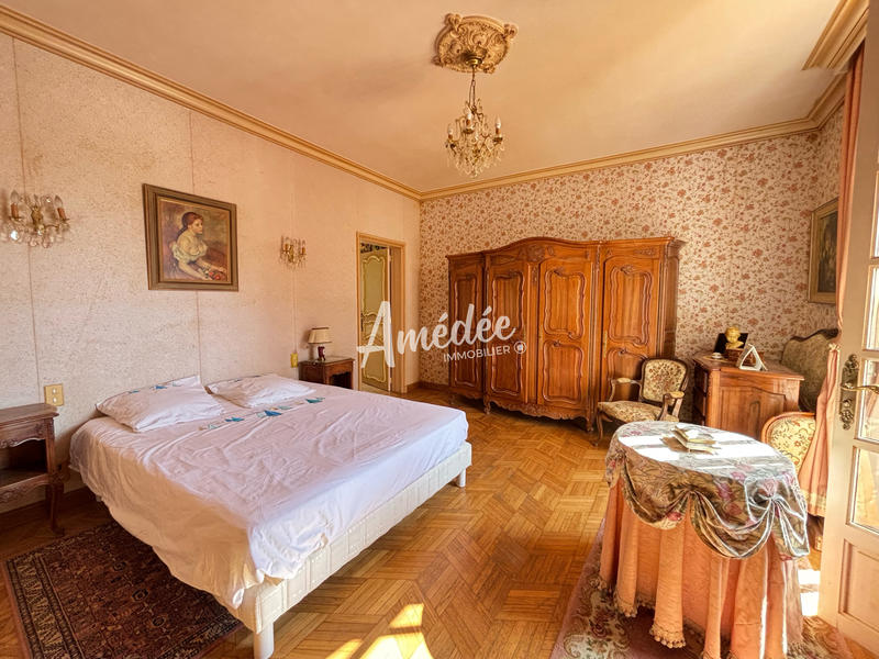 Maison traditionnelle - 228 m² - 5 pièces