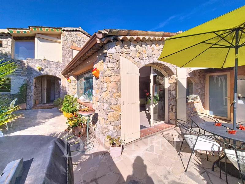 Maison - 192 m² - 7 pièces