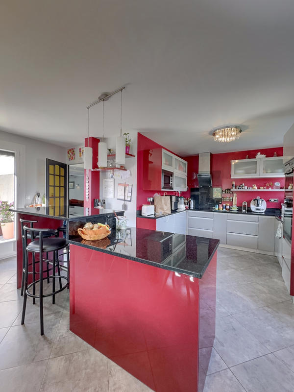 Maison - 280 m² - 9 pièces