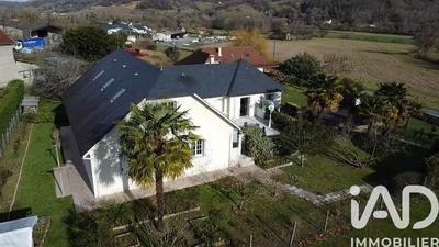 Maison - 230 m² - 7 pièces