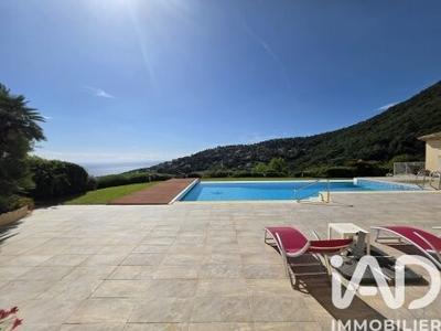 Maison - 352 m² - 7 pièces