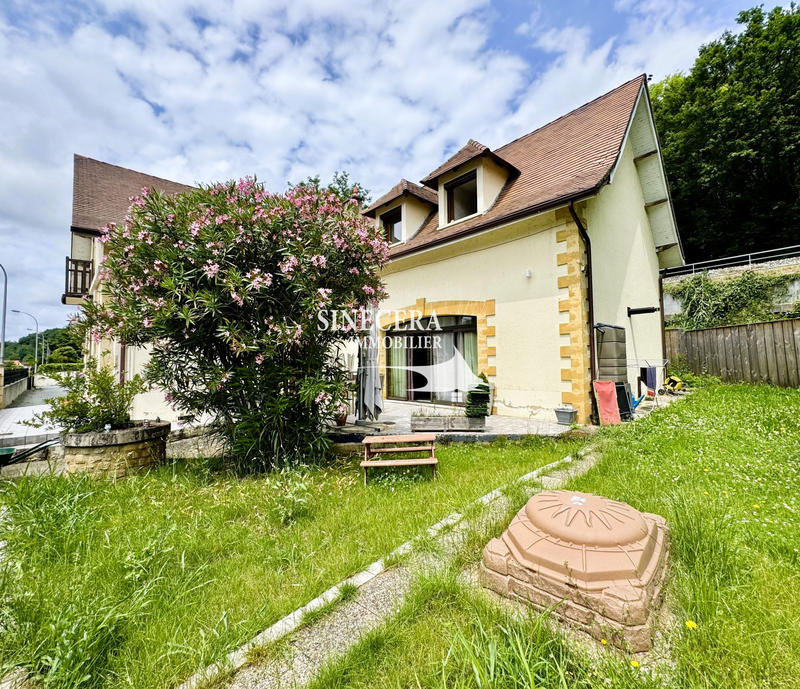 Maison - 243 m² - 10 pièces
