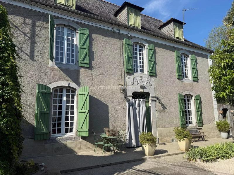 Maison - 241 m² - 6 pièces