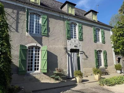 Maison - 241 m² - 6 pièces