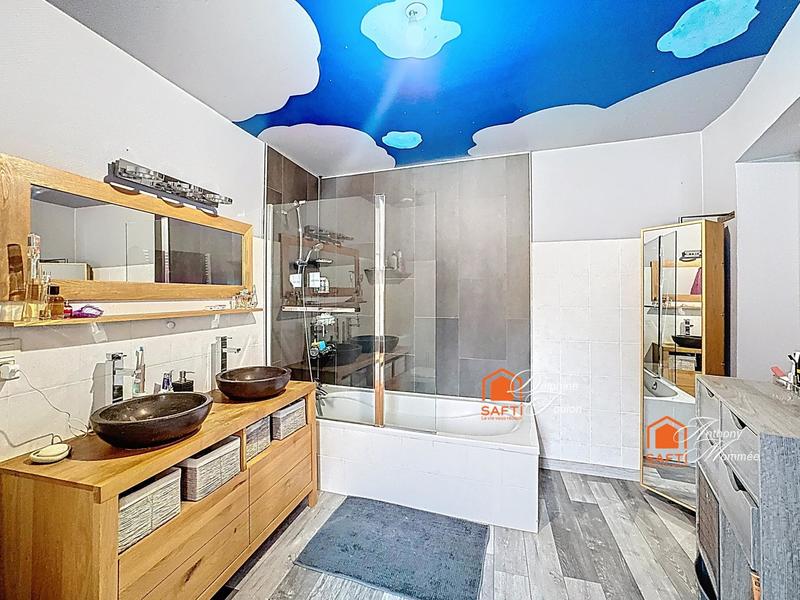 Maison - 180 m² - 5 pièces